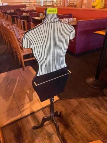 WOODEN MANNEQUIN STAND