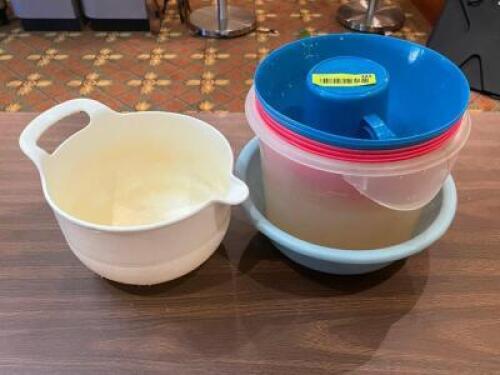 (1) LOT OF PLASTIC MIXING BOWLS