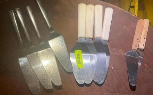 (10) ASSORTED PIE SERVERS