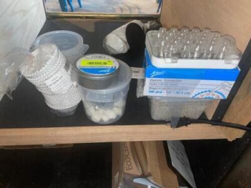 (1) LOT OF ASSORTED BAKING AND ICING UTENSILS.