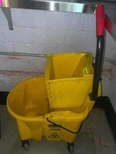 MOP BUCKET W/ WRINGER