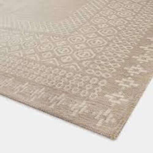 DESCRIPTION: (1) OUTDOOR AREA RUG BRAND/MODEL: BETTER HOMES AND GARDENS INFORMATION: BEIGE - MULTI GEO RETAIL$: $89.97 EA SIZE: 7'X10' QTY: 1