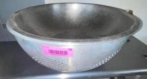 (2) COLANDERS