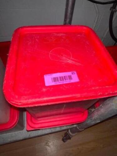 (3) 8 QT PLASTIC CONTAINERS W/ LIDS