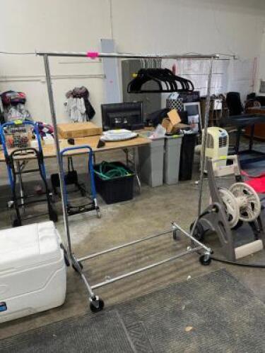 ROLLING CLOTHING RACK
