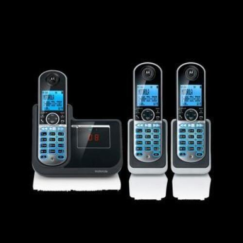 Motorola 3-Handset Digital Cordless Phone System with Voicemail
