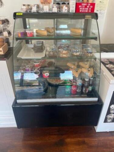 DESCRIPTION: IGLOO REFRIGERATED PASTRY CASE. BRAND / MODEL: IGLOO JMRTP3 ADDITIONAL INFORMATION 115 VOLT, 1 PHASE. RETAILS NEW FOR $3000 LOCATION: FRO