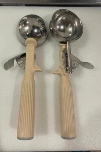 DESCRIPTION: (4) VOLLRATH SCOOPS BRAND / MODEL: VOLLRATH LOCATION: KITCHEN THIS LOT IS: SOLD BY THE PIECE QTY: 4