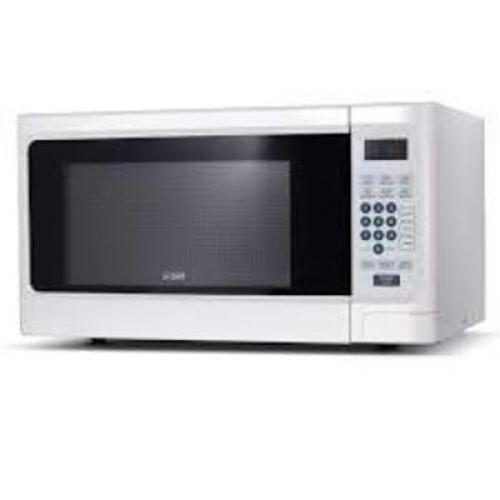DESCRIPTION: (1) COUNTERTOP MICROWAVE BRAND/MODEL: COMMERCIAL CHEF INFORMATION: WHITE RETAIL$: $100.00 EA SIZE: 1.1 CUFT QTY: 1