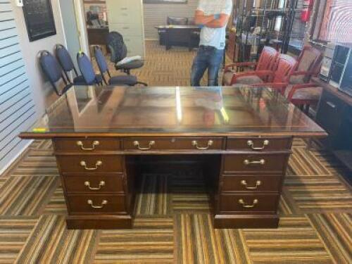 72" HIGH END EXECUTIVE OFFICE DESK WITH GLASS TOP