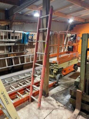 8 FT. FIBERGLASS LADDER