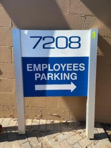 EMPLOYEE PARKING SIGN