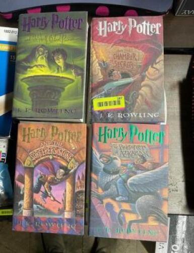 HARRY POTTER BOOK SET (4 PACK)