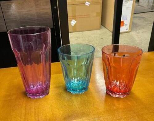 LARGE ASSORTMENT OF COLORED PLASTIC DRINKING CUPS (APPROXIMATELY 16)