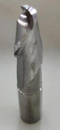 DESCRIPTION: (2) SOLID CARBIDE SQ END MILL BRAND/MODEL: GARR 708763 RETAIL$: 87.40 EA SIZE: .610" ,1/38" LOC QTY: 2
