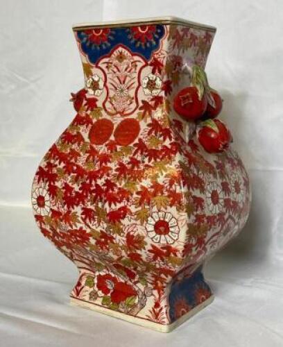 VINTAGE ASIAN PORCELAIN VASE