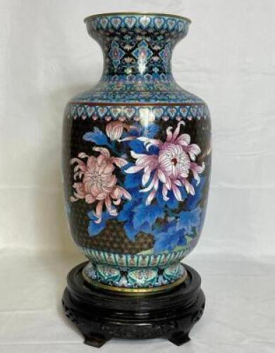VINTAGE ASIAN PORCELAIN VASE