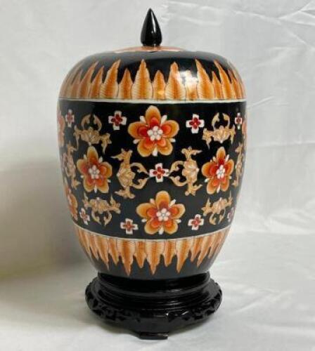 VINTAGE ASIAN PORCELAIN VASE