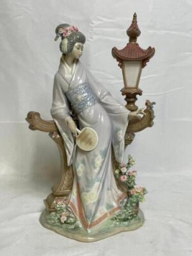 LLADRO PORCELAIN GEISHA FIGURINE - "MARIKO"