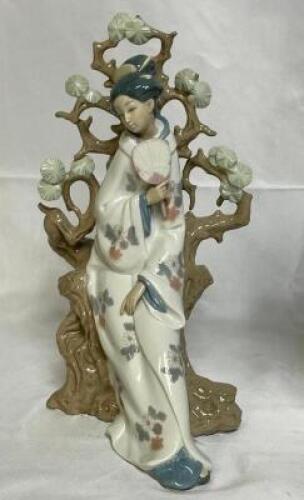 LLADRO PORCELAIN FIGURINE - "GEISHA" (RETIRED)