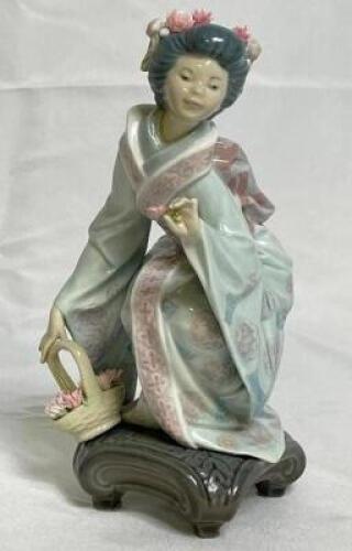 LLADRO PORCELAIN FIGURINE - "YUKI"