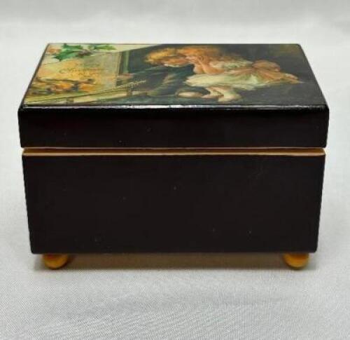 VINTAGE CHRISTMAS MUSIC BOX