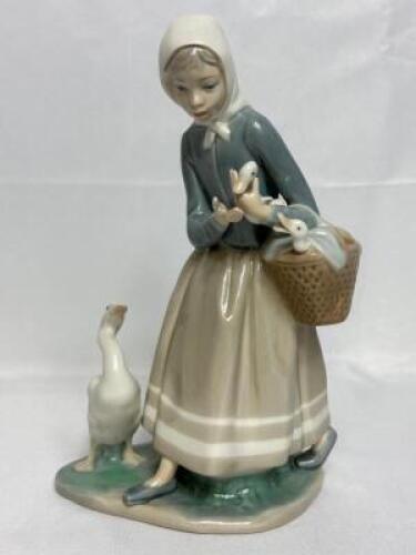 LLADRO PORCELAIN FIGURINE - "SHEPHERDESS GIRL WITH BASKET"