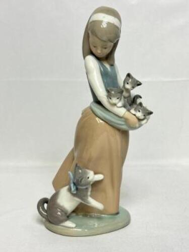 LLADRO PORCELAIN FIGURINE
