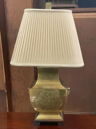 DECORATIVE BRASS BASE TABLE LAMP