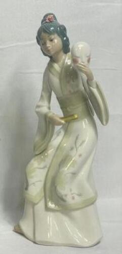 LLADRO PORCELAIN FIGURINE