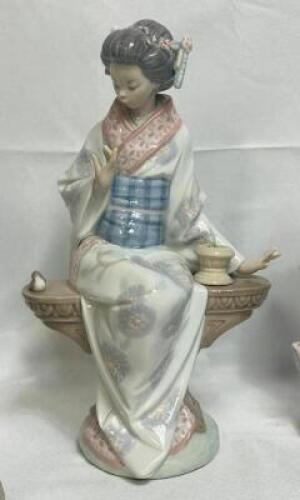 LLADRO PORCELAIN FIGURINE