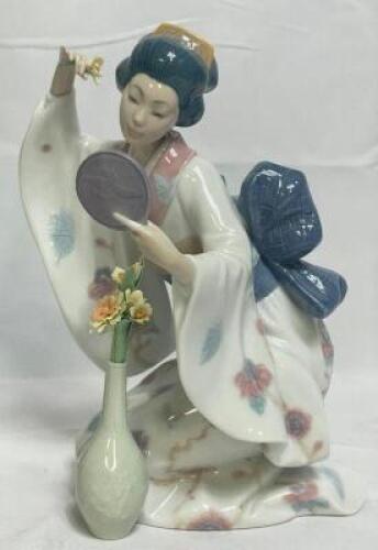 LLADRO PORCELAIN FIGURINE