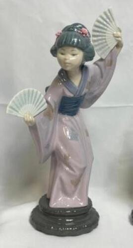 LLADRO PORCELAIN FIGURINE