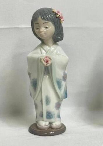 LLADRO PORCELAIN FIGURINE