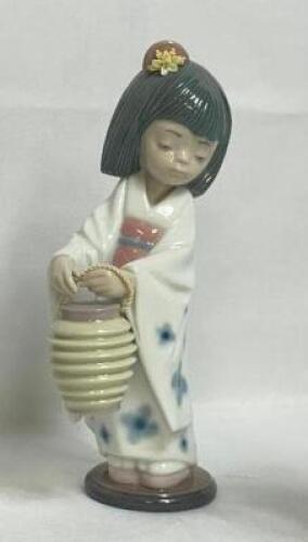 LLADRO PORCELAIN FIGURINE