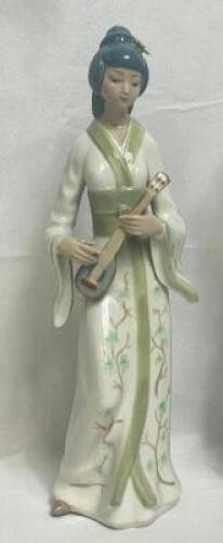 LLADRO PORCELAIN FIGURINE