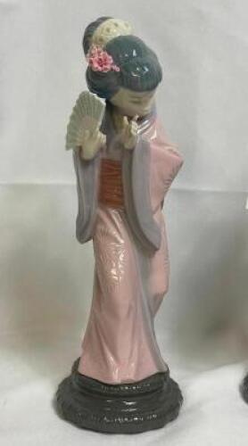 LLADRO PORCELAIN FIGURINE