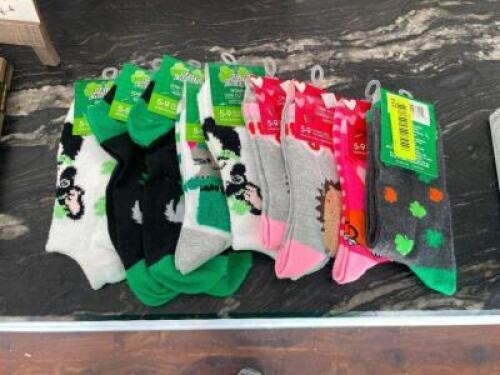 DESCRIPTION: (9) PAIRS OF WOMEN'S HOLIDAY SOCKS LOCATION: FRONT THIS LOT IS: ONE MONEY QTY: 1