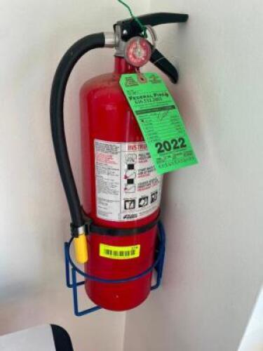 DESCRIPTION: DRY CHEMICAL FIRE EXTINGUISHER W/ 2022 CHARGE LOCATION: FRONT QTY: 1