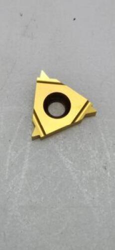 DESCRIPTION: (15) CARBIDE THREADING INSERTS BRAND/MODEL: VARDEX 4 ER 8 RETAIL$: 15.76 QTY: 15