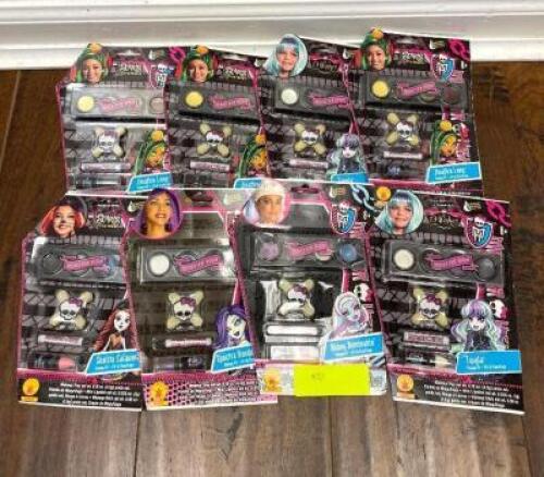 LARGE ASSORTMENT OF HALLOWEEN MAKEUP KITS (SEE ADDITIONAL PHOTOS)