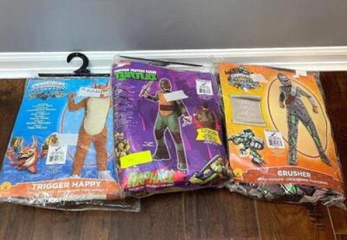 ASSORTED HALLOWEEN COSTUMES (SEE ALL PHOTOS FOR SIZES)