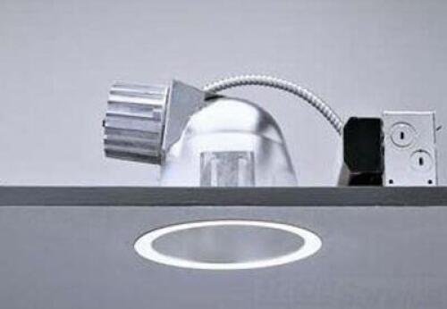 8 HORZI. TRI-TUBE DOWNLIGHT COMFORT CLEAR W/WHT FLANGE