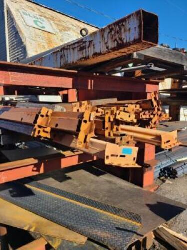 DESCRIPTION: APPROX (27) TEARDROP PALLET RACK ARMSINFORMATION:&nbsp;TEARDROP STYLE, SEE INSPECTIONSIZE: APPROXIMATELY 96"QTY: 27
