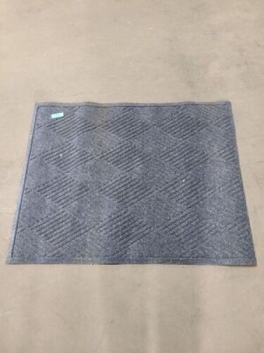 DESCRIPTION: (1) DOOR MAT INFORMATION: BLACK SIZE: 4X2 QTY: 1