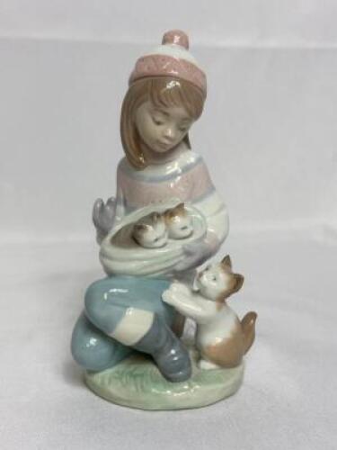 LLADRO PORCELAIN FIGURINE - "FRIDAY'S CHILD"