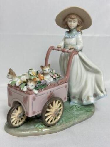 LLADRO PORCELAIN FIGURINE