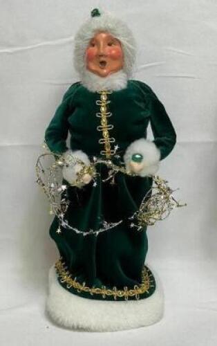 BYERS CHOICE CAROLERS DOLL - CHRISTMAS SINGERS
