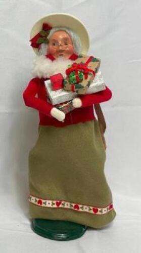 BYERS CHOICE CAROLERS DOLL - CHRISTMAS SINGERS