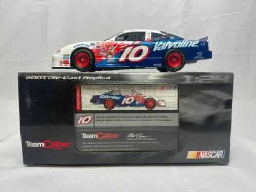 JOHNNY BENSON #10 VALVOLINE 2001 PONTAIC GRAND PRIX 1:24 SCALE AUTHENTIC STOCK CAR